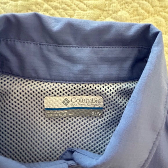 Women's Columbia Sleeveless Fishing Shirt - Picture 2 of 4